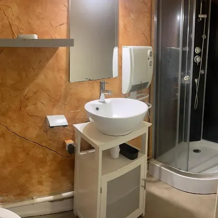 Centre-ville T2 - Parking Public A Proximite - 32 M2 Aurillac